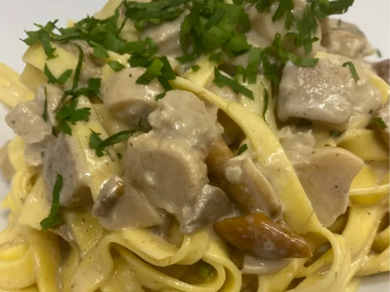 Tagliatelle mit frischen Pilzen aus der eigenen Küche