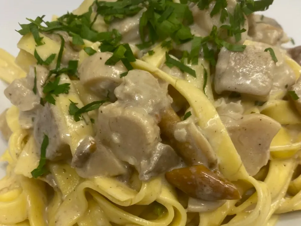 Tagliatelle mit frischen Pilzen aus der eigenen Küche
